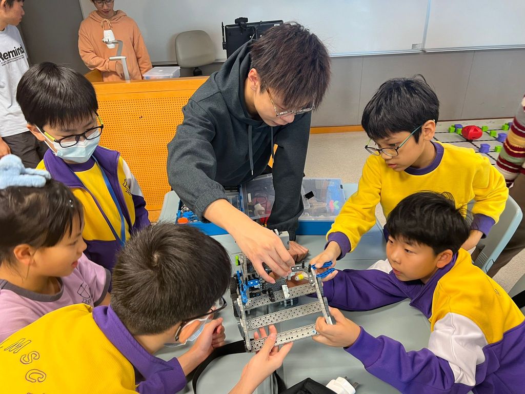 2023-12-02  [機械人、科藝及綠色創意科普計劃 - 機械人工作坊] 1/8