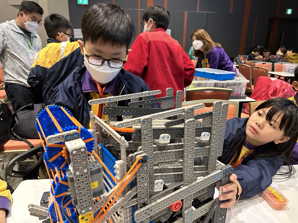2024-01-13  [VEX香港少年工程挑戰賽] 4/8