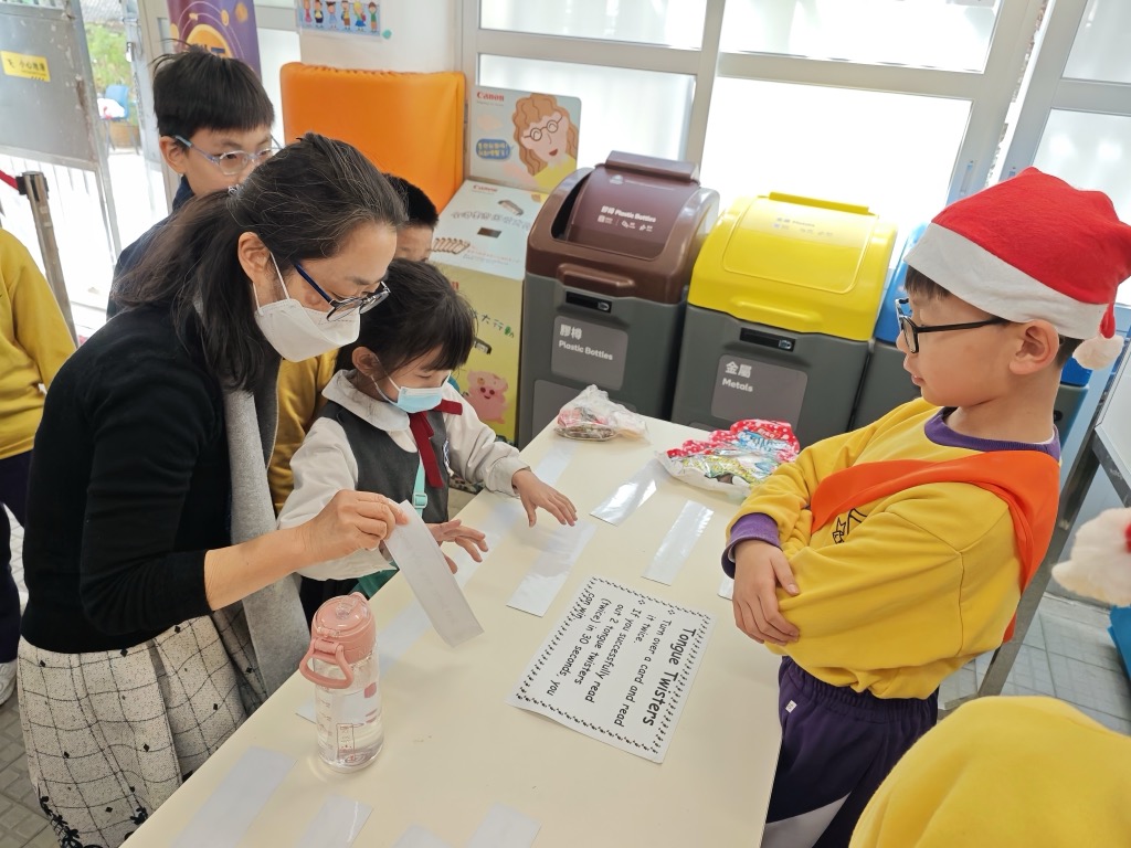 2024-12-17  [雨天操場英文聖誕節活動] 9/12